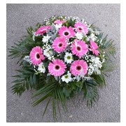 60-cm-atmeroju-fekvo-koszoru--gerberaval