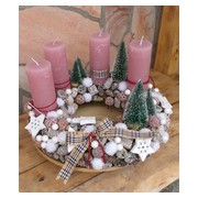 termesekkel-diszitett-adventi-koszoru