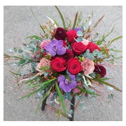 moha-alapra-készített--élovirágos--tuzött-sírdísz